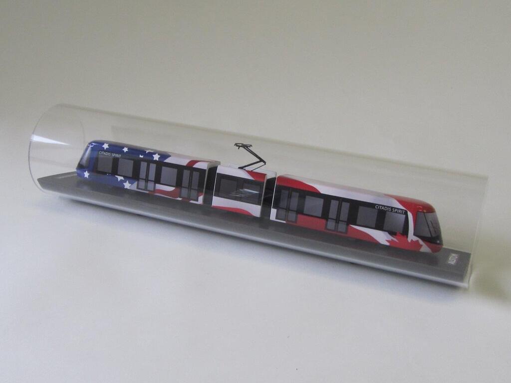 Desktop Train Model Display