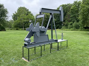 Large Working Pumpjack Model by KiwiMill