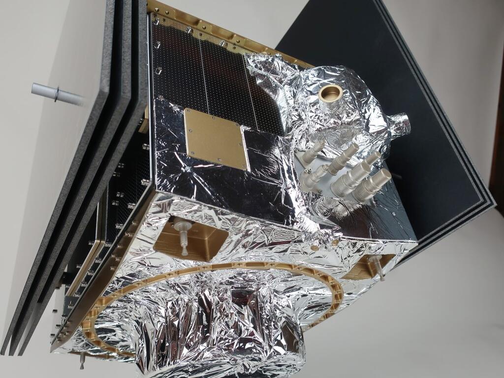 Meteorite Satellite Model