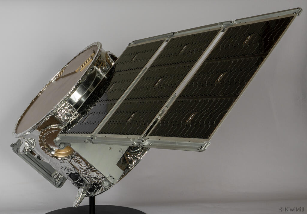 Red Wire ELSA Solar Panel Model