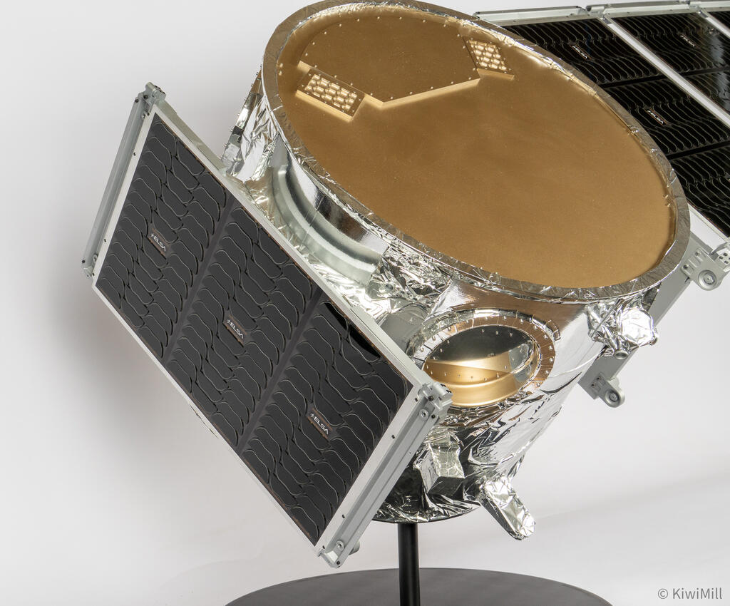 Red Wire ELSA Solar Panel Model
