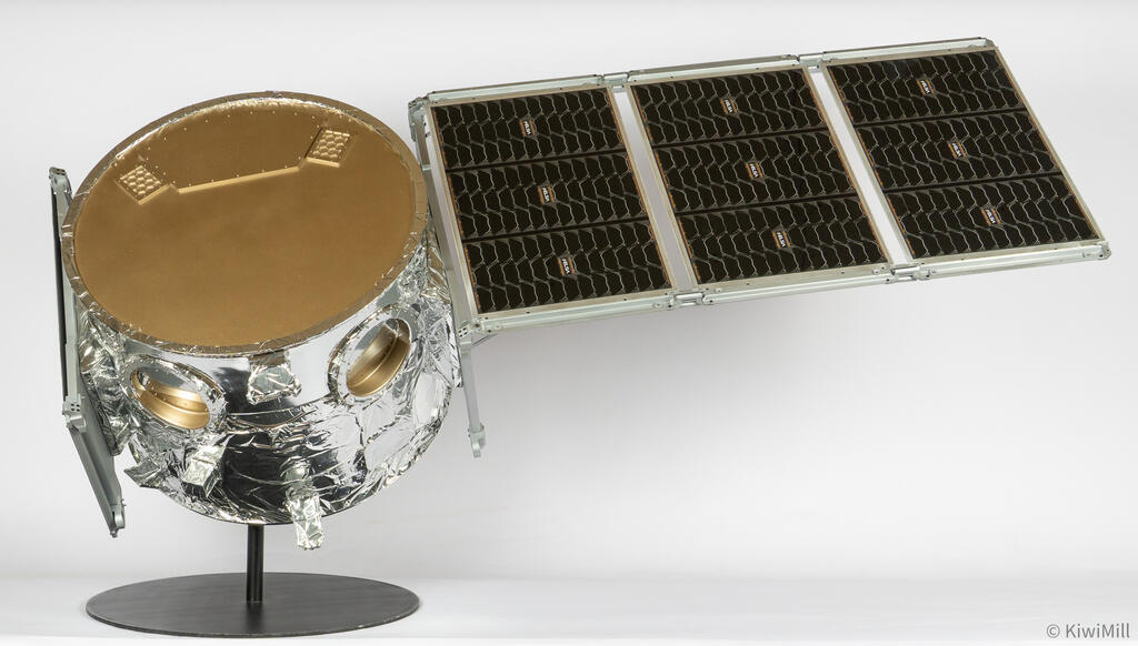 Red Wire ELSA Solar Panel Model