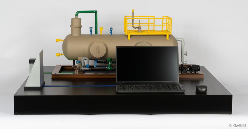 Front view of the separator skid model with monitor, keyboard and mouse set on the base in front of the vessel